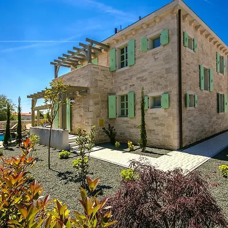 Vila Zeus Medulin